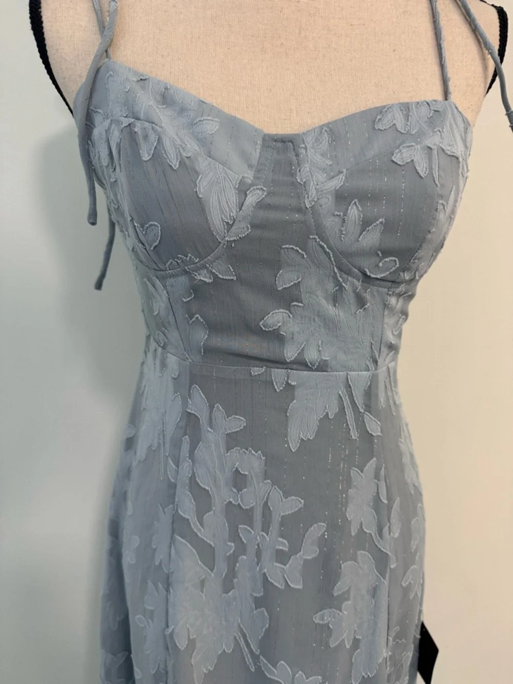 NWT  Lulus Blue Floral Jacquard Sweetheart Midi Dress XS Slit Tie Strap Smocked - Picture 4 of 15